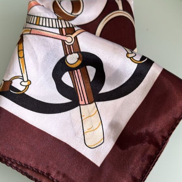 Stylish White and Brown Headscarf S61 - Picture 4 of 4